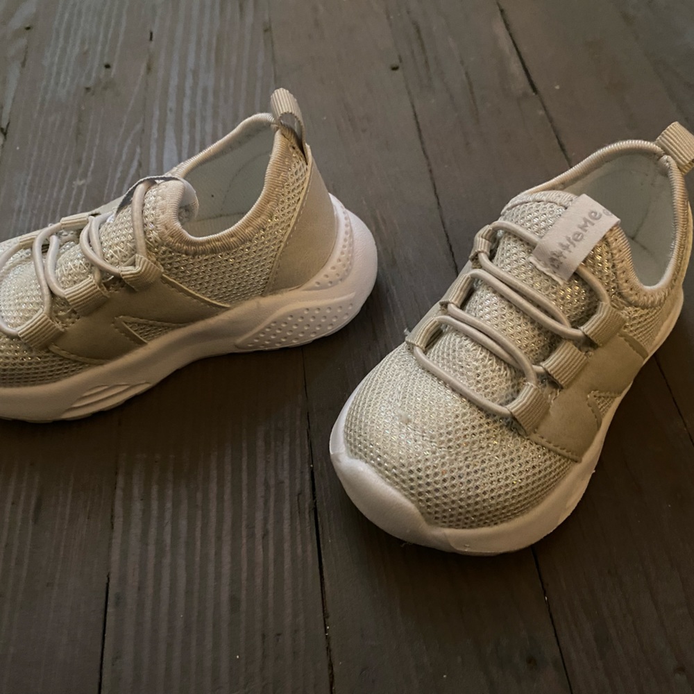 NWOT Toddler girl tennis shoes size 5